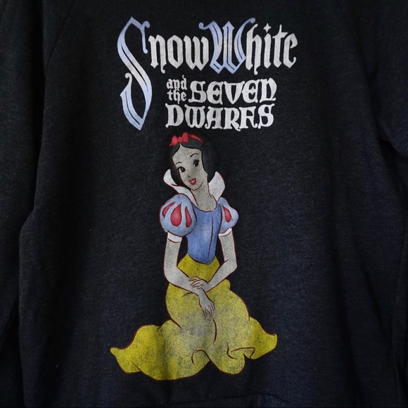 DISNEY | Snow White and The Seven Dwarves Pullover - Picture 2 of 5